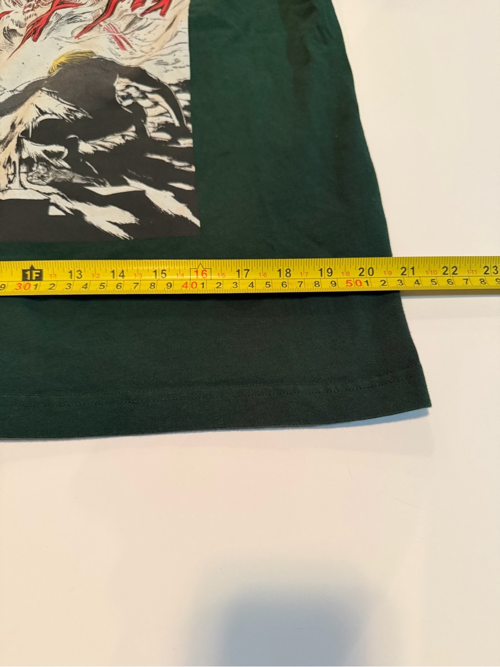 Uniqlo UT Attack on Titan Anime Graphic T-Shirt Green Men’s Large AOT Manga Tee - Picture 5 of 5